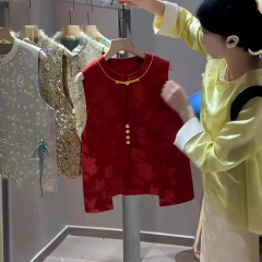 通行人に別れを告げる新中国風盤はプリントのベストコートを掛けます。