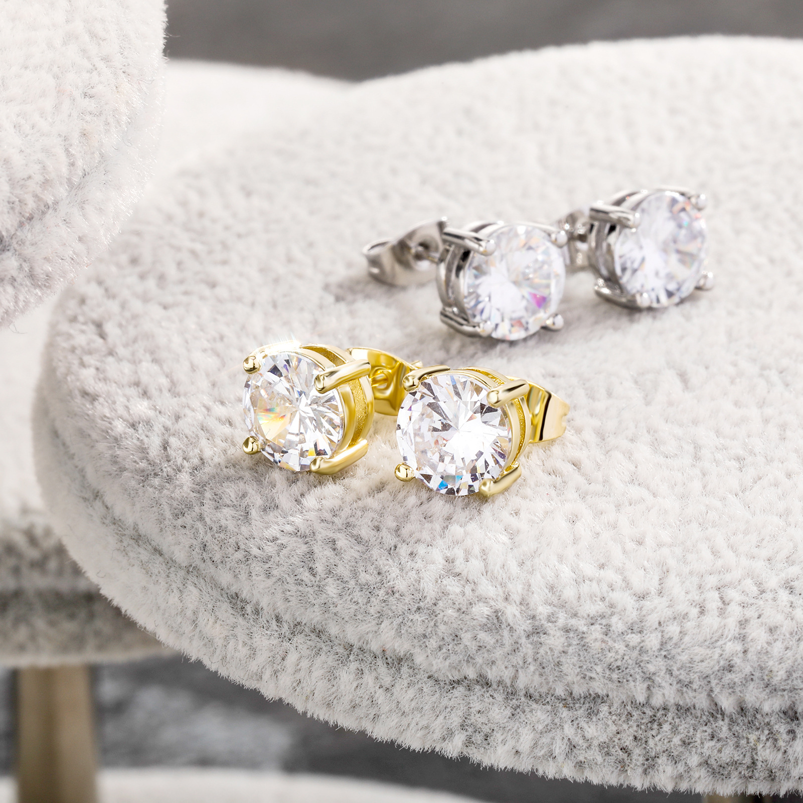 Orecchini a lobo con perle e zirconi cubici eleganti_voghion.com