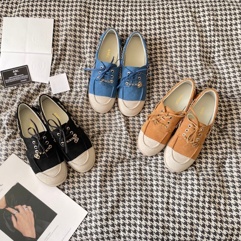 2026 Women's Suede Loafers with Metal Chain in Chanel Style, Versatile for All Seasons, Casual College Style, Color-Block Flat Sneakers 2026 Women's Suede Loafers with Metal Chain in Chanel Style, Versatile for All Seasons, Casual College Style, Color-Block Flat Sneakers