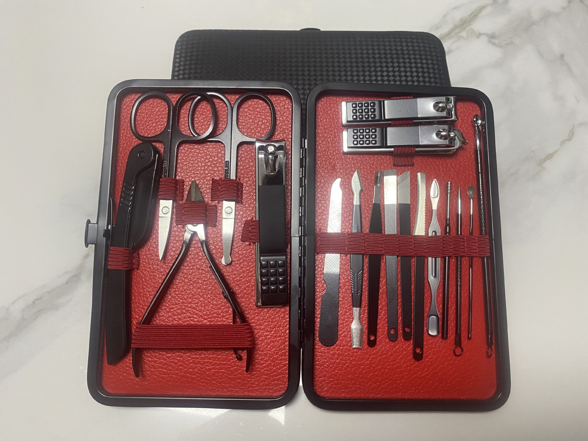 Nuevo juego de cortaúñas semi-negras de gama alta transfronterizo alemán juego completo de 7-24 piezas de herramientas de uñas de acero inoxidable en stock