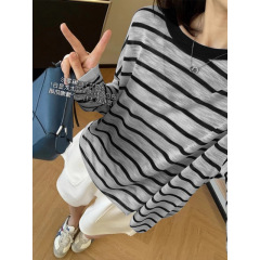 黒いストライプの2025T tシャツ長袖女性の夏の薄いタイプの外は日焼け止めのブラウスのゆったりした氷の糸の上着のエアコンのシャツを掛けます。