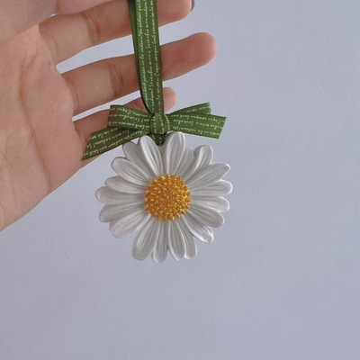 Ins style small daisy flower shape plaster aroma diffuser stone car hanging wardrobe pendant creative gift girl companion