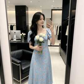 法式碎花连衣裙女夏2026新款蓝色收腰显瘦泡泡袖长裙厂家直销