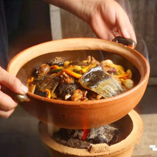 Traditional Earthenware Casserole, Old-Fashioned Edge Stove Pot, Commercial Charcoal Stove Hot Pot, Charcoal-Fired Handmade Coarse Pottery Casserole, Large-Capacity Stew Pot