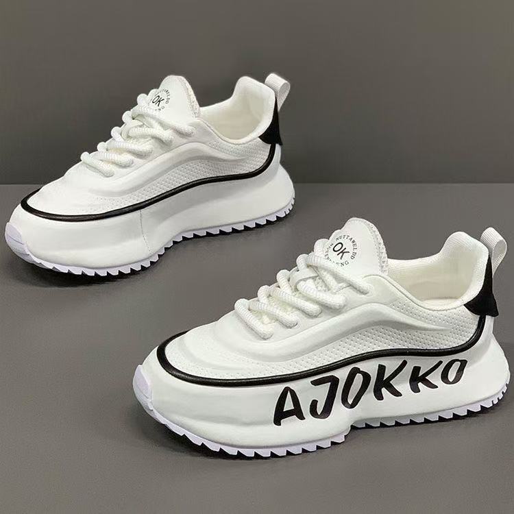 Fashionable running sneakers for leisure for students