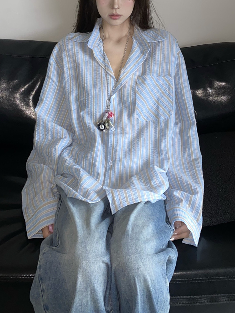 アメリカのレトロな秋の新型の怠惰な風の爽やかなストライプのシャツのコートの女性のゆったりしている百合の日焼け止めの長袖のシャツ