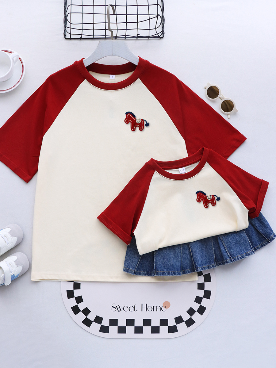 Embroidered Little Horse Series with Money Motif/Unique and Super Stylish Family Matching Outfits for a Family of Three, Mother and Son T-Shirts with a High-End Feel for the Year of the Horse