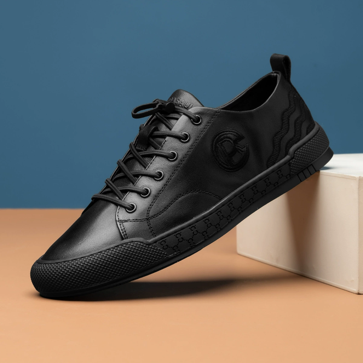 Производители напрямую поставляют мужскую обувь новые осенние кожаные мужские повседневные ботинки с вышивкой