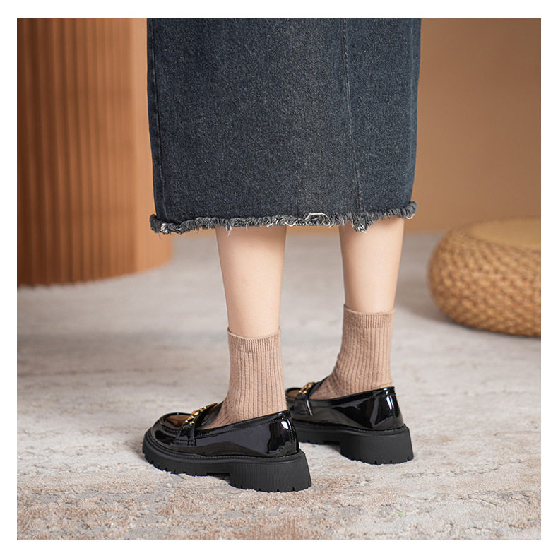Giày lười nữ đế dày gót vuông 3–5 cm, mũi tròn, da bóng, size lớn — Màu Đen (Da sáng chế) chi tiết 24
