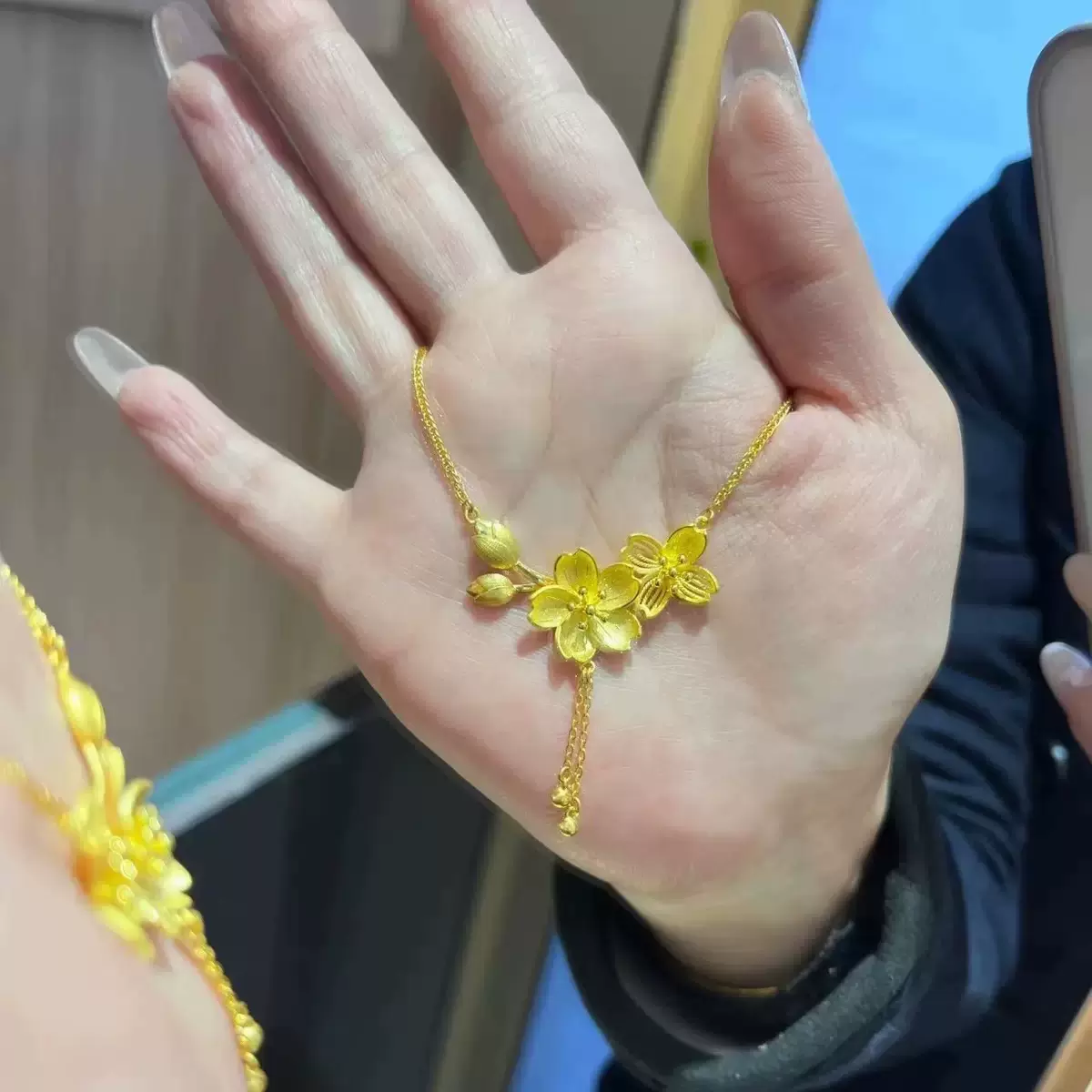 新款沙金双生花朵项链女款气质项链爆款时尚轻奢风一体链锁骨链