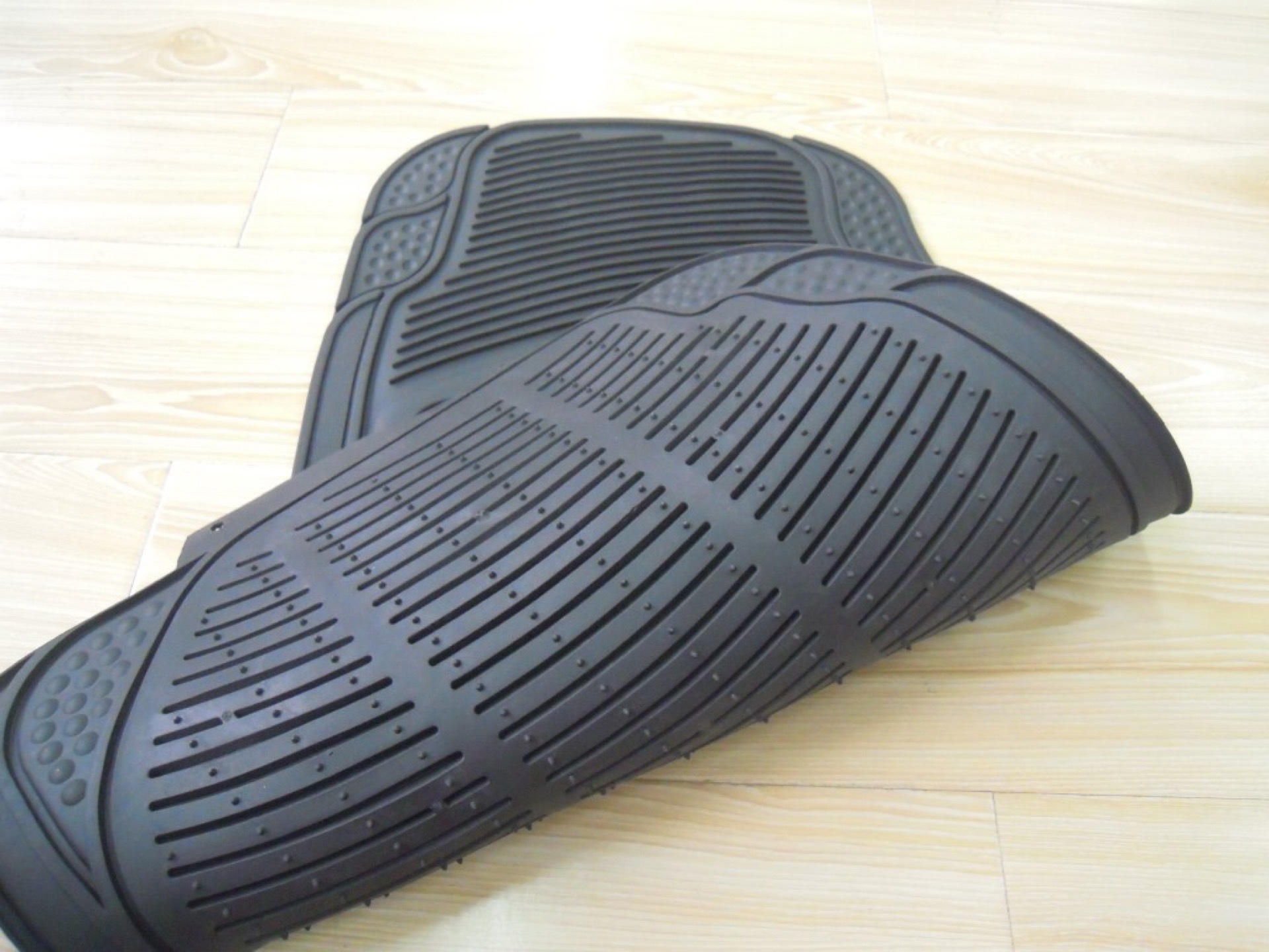 Cross-border car interior non-slip, dirt-resistant, easy-to-clean PVC car floor mat three-piece set, universal for all seasons