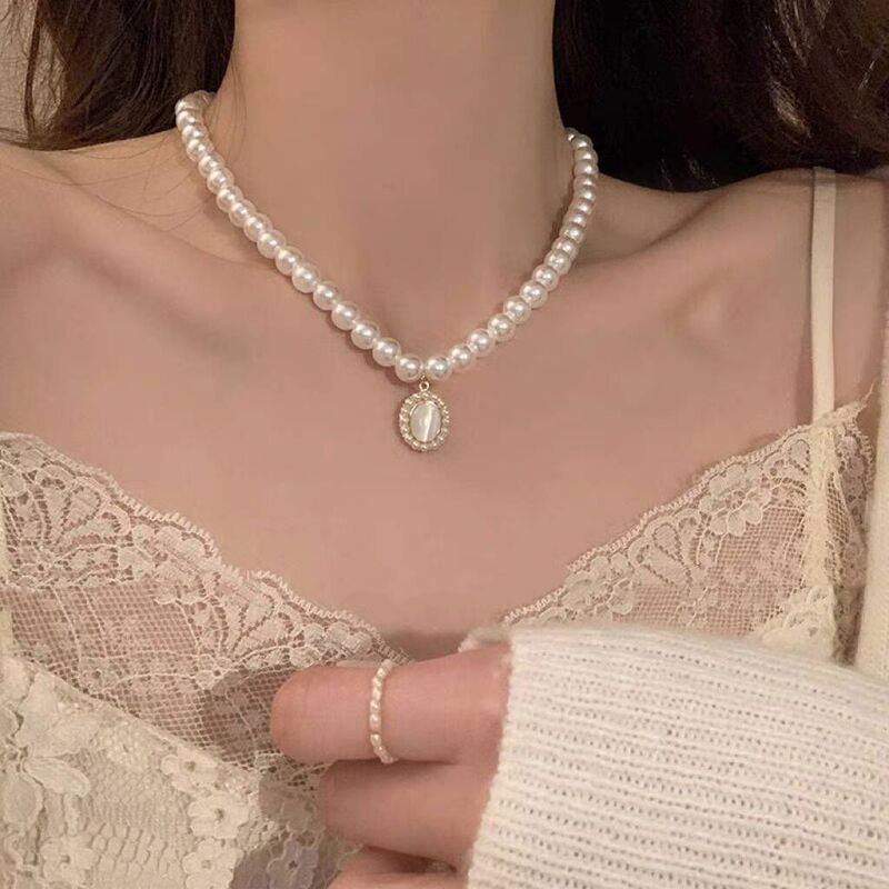 French Retro Cat's Eye Stone Pearl Necklace Choker for Women, Light Luxury Niche High-End Clavicle Chain, 2025 New Hot Style