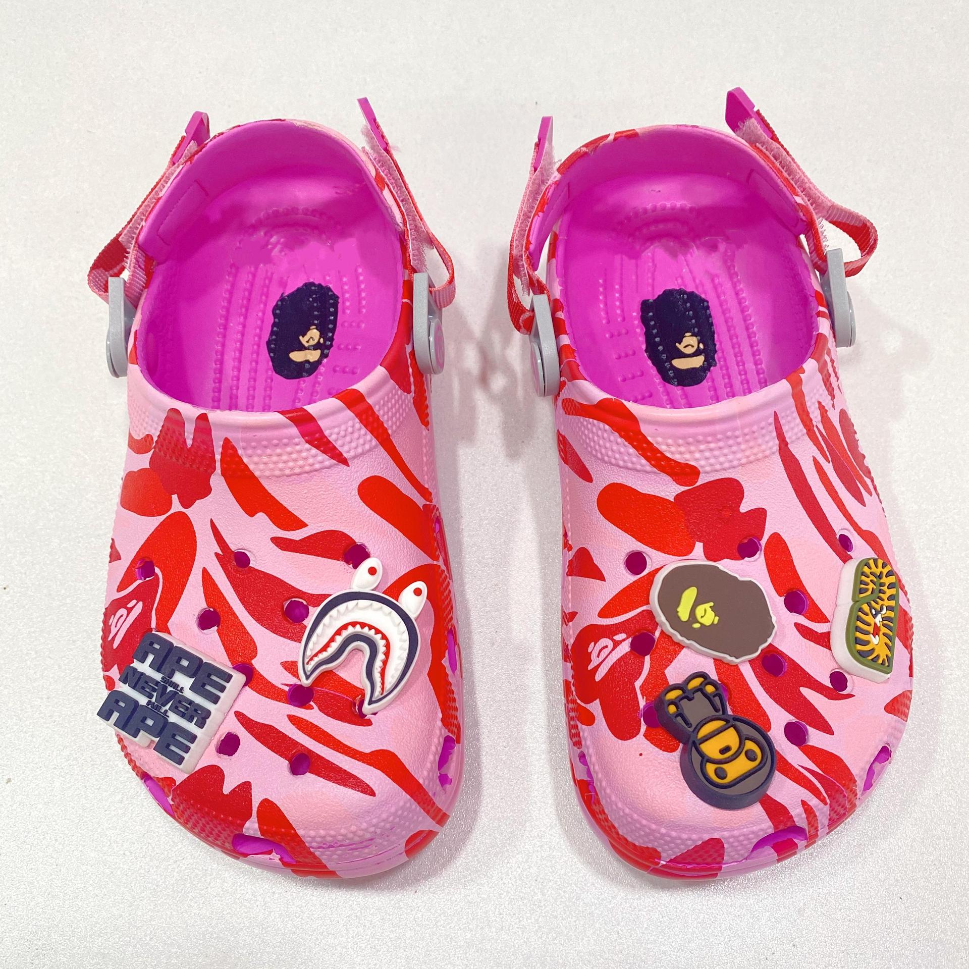 2025 nuevos zapatos agujero de cabeza de mono camuflado padre-hijo agujero zapatos transpirables al aire libre ocio sofá zapatos de playa moda