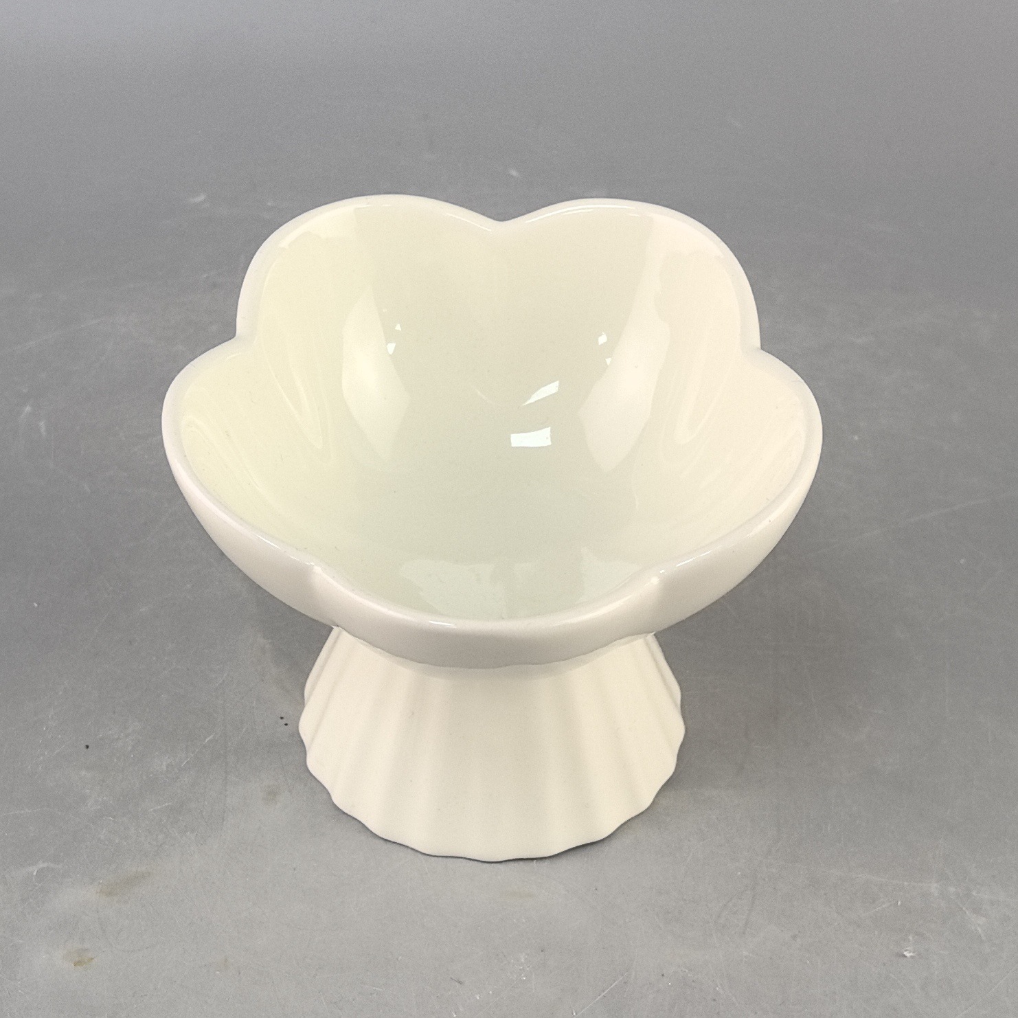 Creatividad en crema viento alto patas gatos pequeños perros cerámica para proteger la columna cervical tazón de alimentación tazón de agua potable
