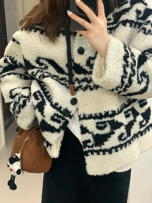 女性用のパターンコントラストカラーデザインのラムウールジャケット、中国風のフード付き、ゆったり、ベルベット、厚みがあり、小柄な人向けに暖かく保ちます。|undefined