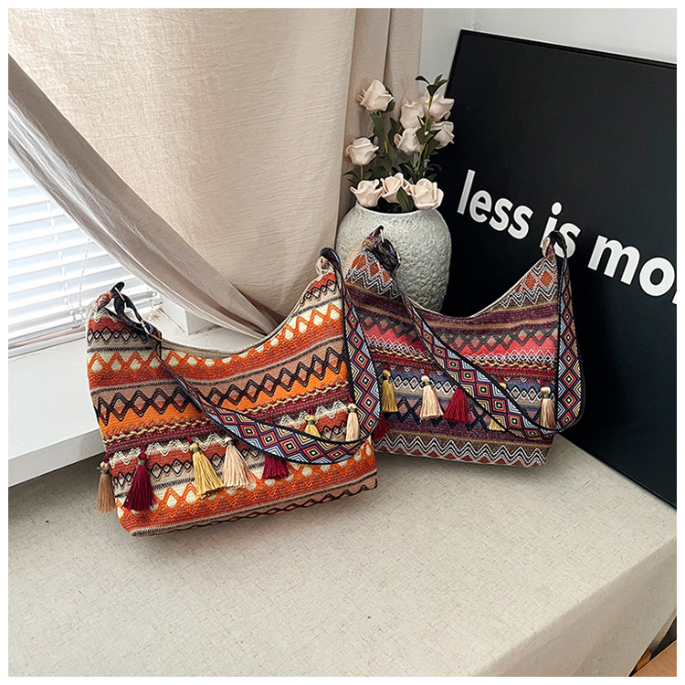 Large-capacity tote bag 2025 Summer new style trendy, simple and casual women's single-shoulder bag, artistic Chinese-style tassel bag undefined