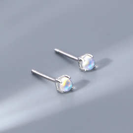 简约新潮四爪月光石耳钉女小巧极光耳环新款ins少女心养耳洞耳饰