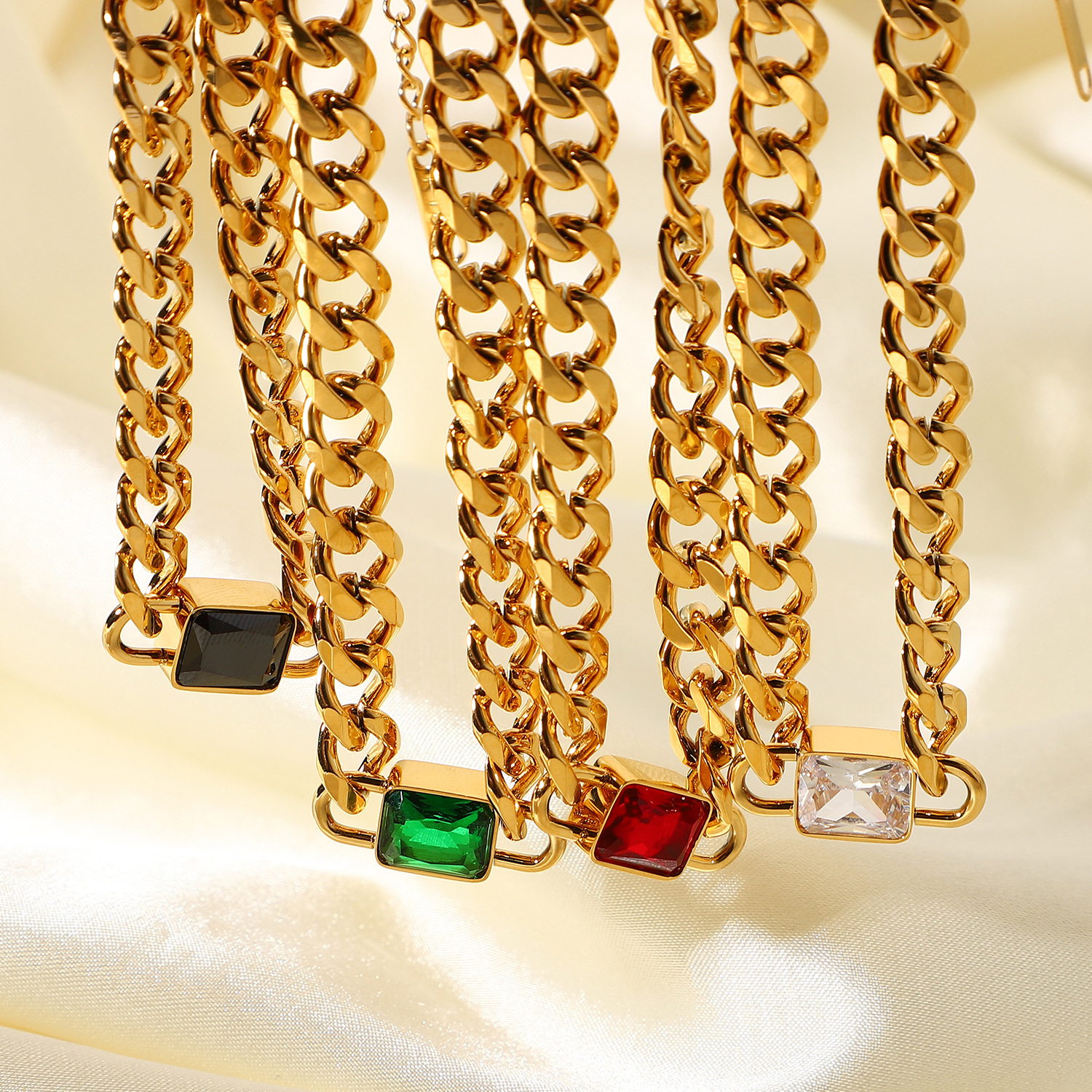 Twist Chain Square Zircon Pendant Gold-Plated Stainless Steel Necklace Wholesale_colorza_1