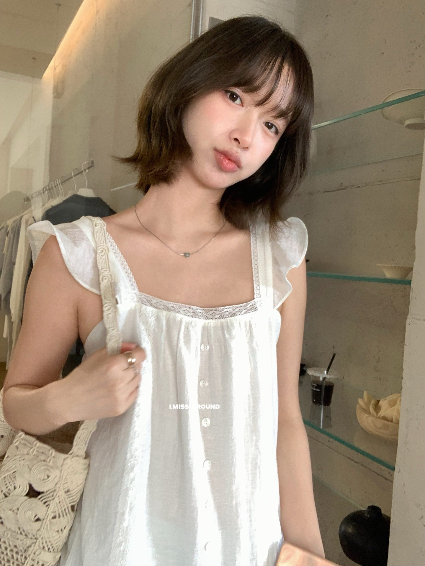 Áo hai dây phối ren xếp tầng phong cách đồng quê Pháp, tay lỡ xòe nhẹ, dáng suông thoải mái — xanh đậm, màu hồng, màu trắng, Xanh da trờicolor chi tiết 15