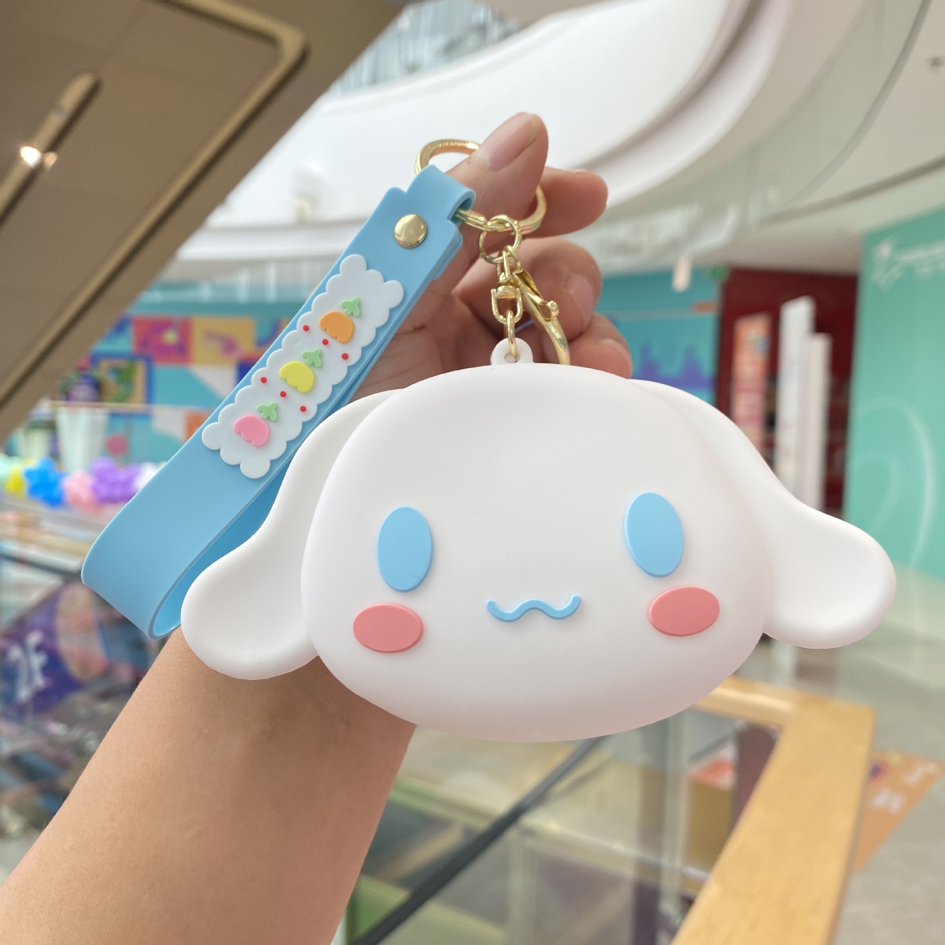 サンリオの小銭入れのキーホルダーが可愛いです。