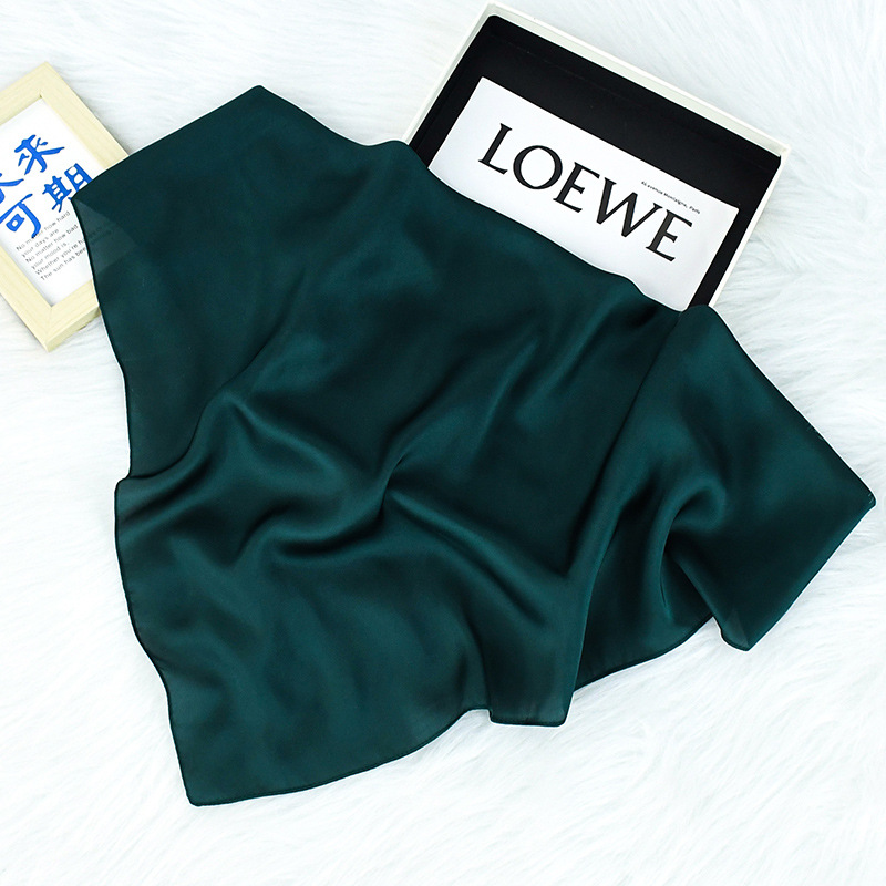 Comercio exterior primavera y otoño bufandas de seda delgadas de color sólido simple 70 bufandas de seda cuadrada de moda para viajes versátiles bufandas de mujer sensación de alto nivel