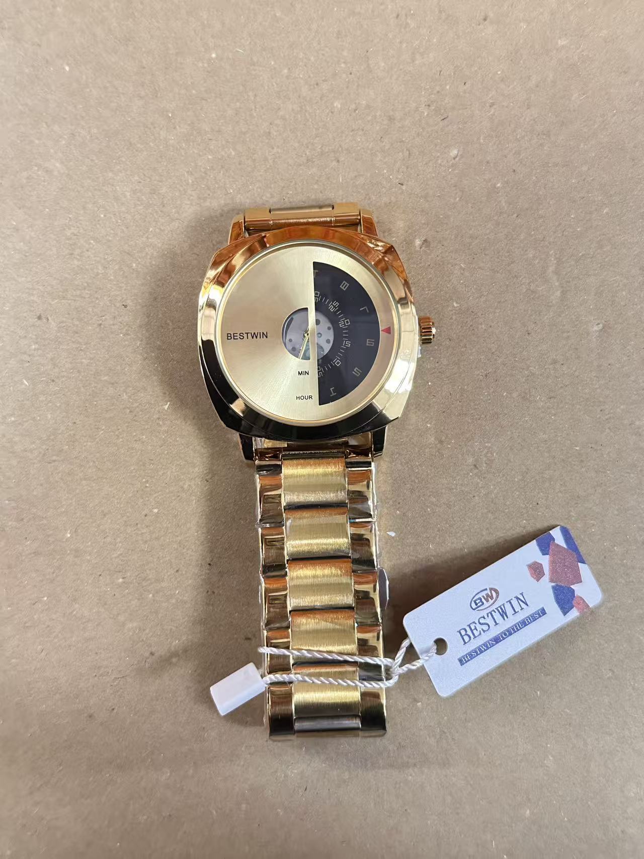 Orologio da uomo in lega con fotocamera reflex, fibbia pieghevole, design alla moda e lancette personalizzate._voghion.com