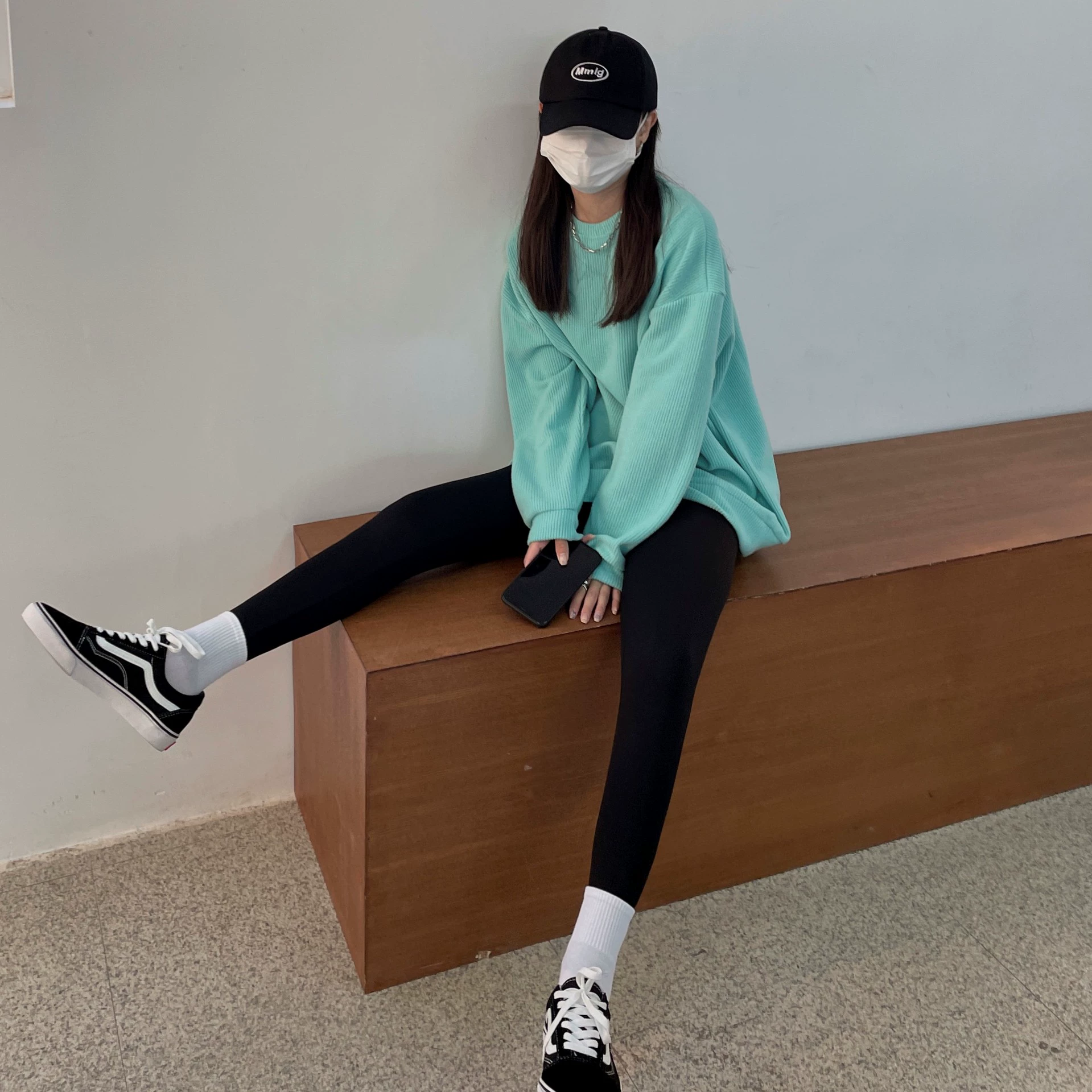 Thin leggings, black trousers, shark, tight
