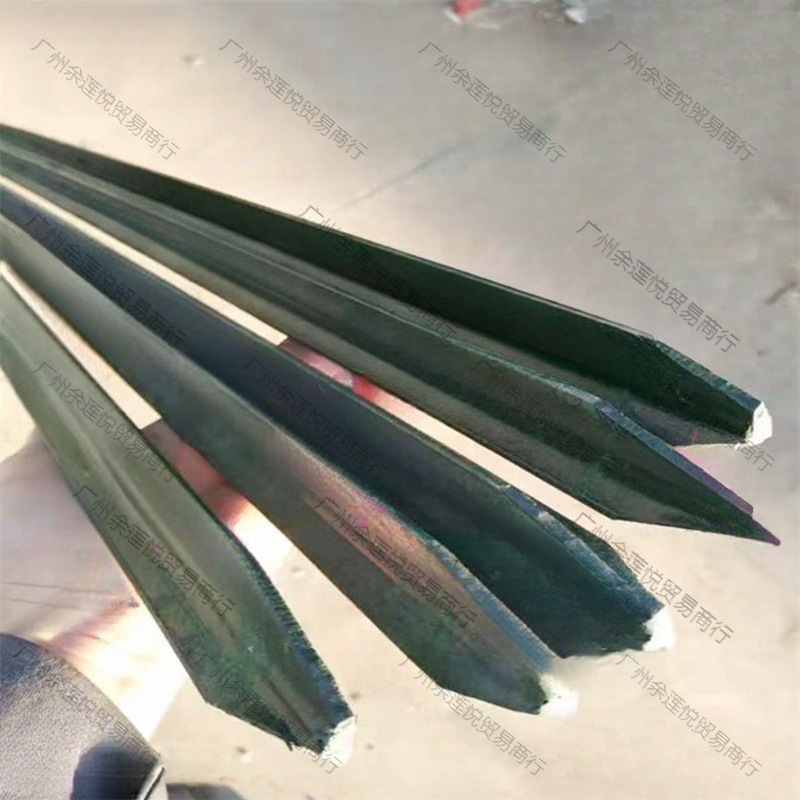 养殖场鸡笼绿色三角铁实心养殖柱立柱防锈牛栏柱Y型铸铁尖头外