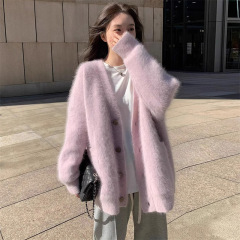 韓国版の婦人服の柔らかいモチモチの怠惰なvネックのニットのカーディガンの女性の秋冬の新型はミンクの毛のゆったりしているセーターの女性のコートをまねます。