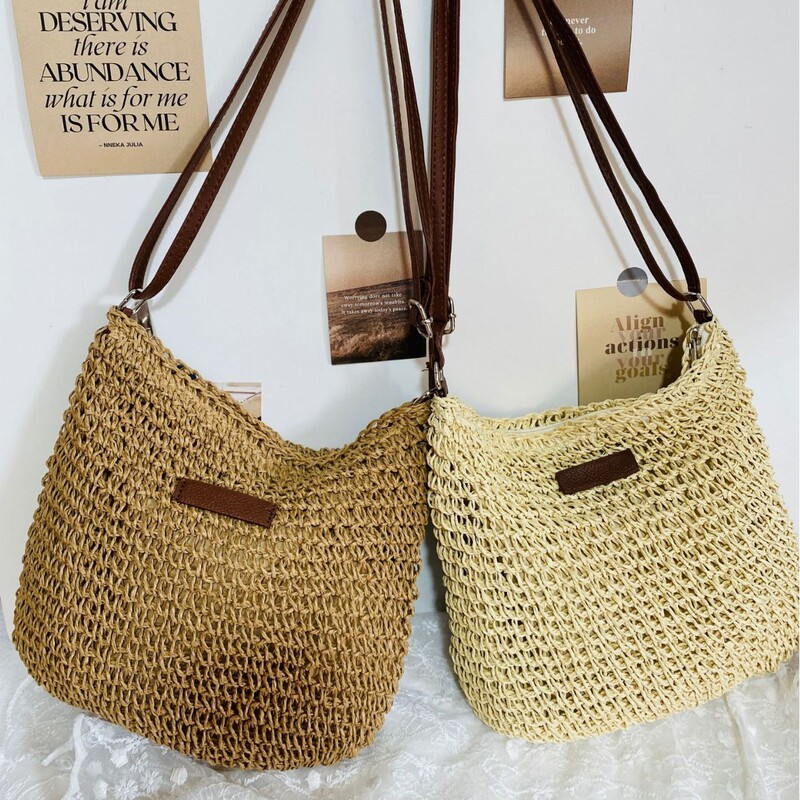 A generation of new hand-woven bag messenger bag holiday beach fashion beach forest straw bag