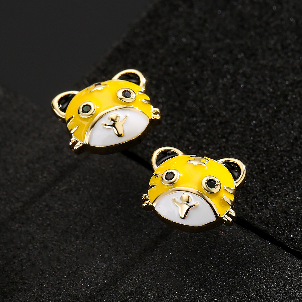 Fashion Dripping Oil Small Tiger Earrings New Copper Plated 18k Gold Earrings display picture 4