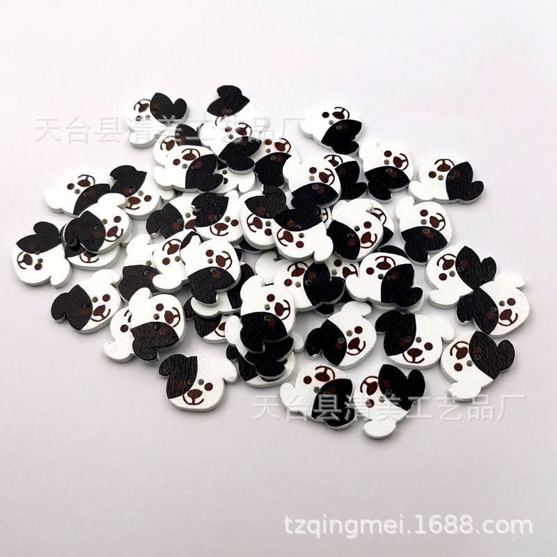 Botones de dibujos animados de madera de fondo blanco de bricolaje pintados de fondo blanco lindo botón de madera de cabeza de perro 50 por paquete