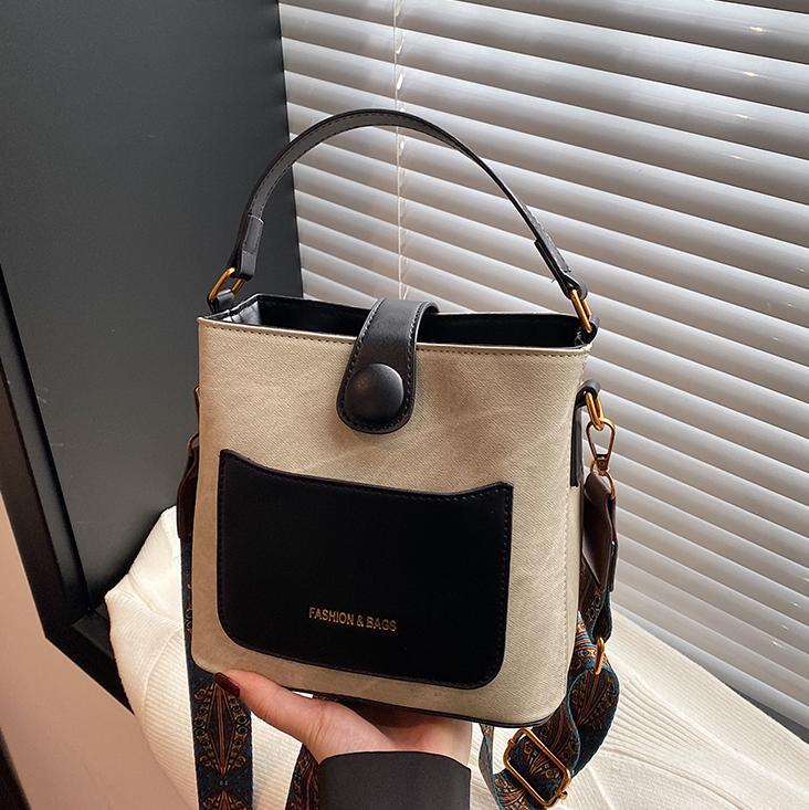 Bolsa de cubo portátil popular de comercio exterior para mujeres 2025 nuevo color de contraste universal bolso de hombro retro moda mochila