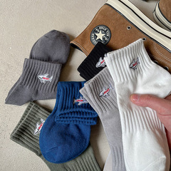 Japanese-style shark-embroidered socks, short cotton socks with sweat-absorbing properties, white mid-calf socks—men's Korean-style Instagram-worthy, trendy, and versatile for sports.