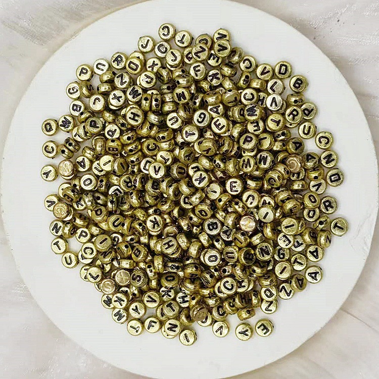 Acrílico letras de goteo de aceite cuentas planas accesorios de bricolaje fabricantes de cuentas hechas a mano al por mayor