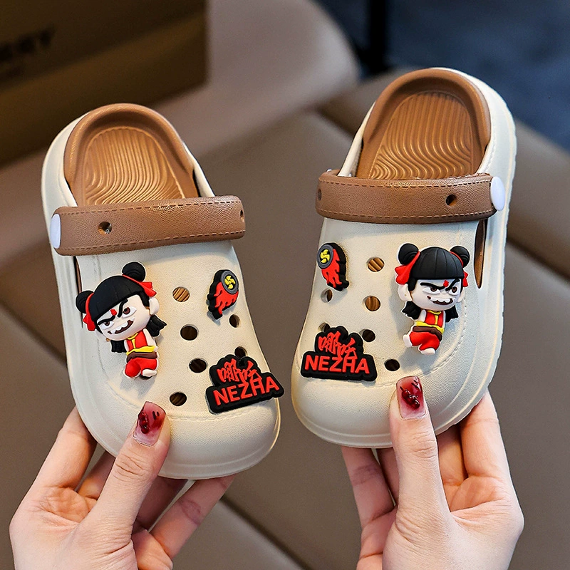 Детская пещера Летний новый мальчик Нежа тапочки мультфильм мягкая подошва ребенок носит пляжные туфли внутри и снаружи