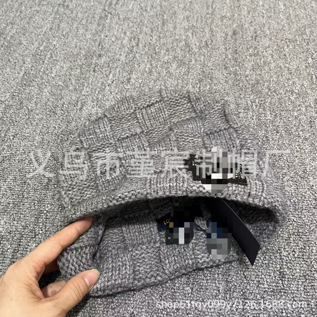 다이아몬드가 박힌 그레이