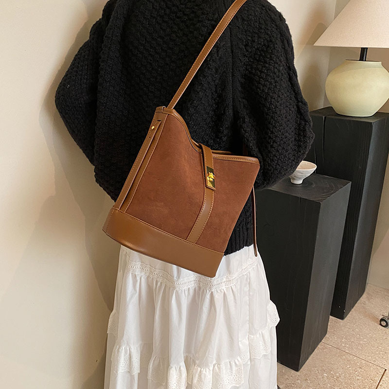 Casual cascada bolso de brazo para mujeres 2024 nuevo estilo coreano retro tendencia bolso de cubo de alta calidad bolso de hombro de viaje