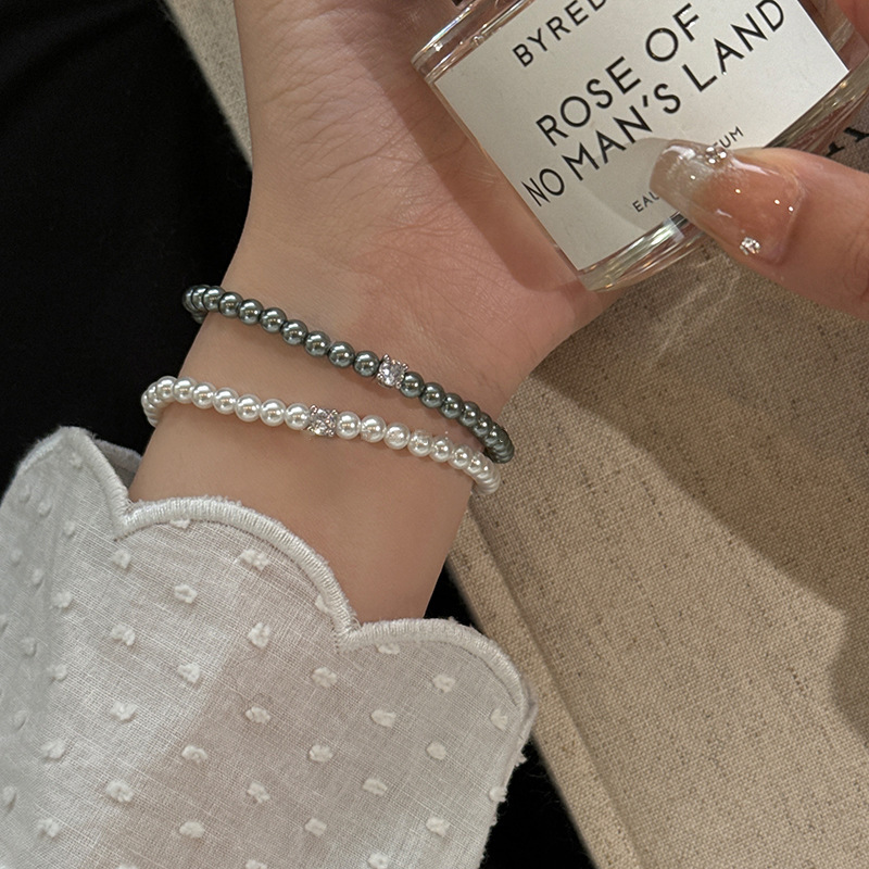 elegant fashionable bracelet with zircon pearl