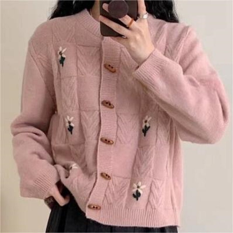 韩系春秋新款时尚圆领牛角扣毛衣外套女宽松绣花长袖针织开衫女装|undefined