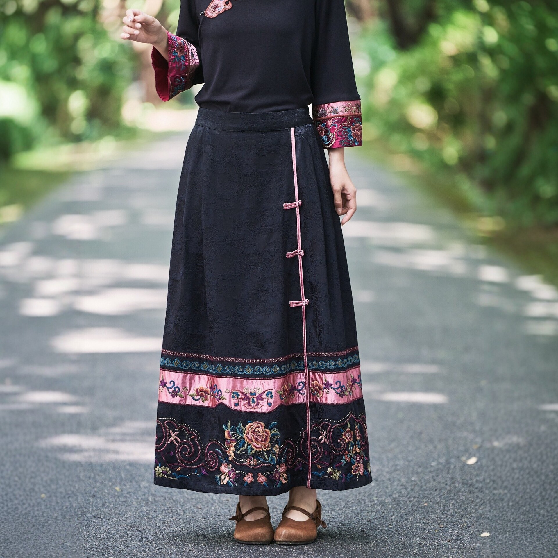 Embroidered horsehair skirt for women, new ethnic style vintage long skirt, cotton-linen half skirt, Chinese-style women's clothing