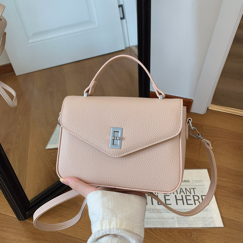 Bolso mensajero de lujo ligero de nicho 2025 nuevo bolso femenino de gran capacidad moda retro simple bolso cuadrado pequeño femenino