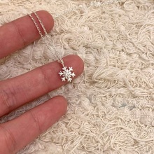 圣诞雪花项链小众ins气质高级感百搭精致颈链轻古送女友生日礼物