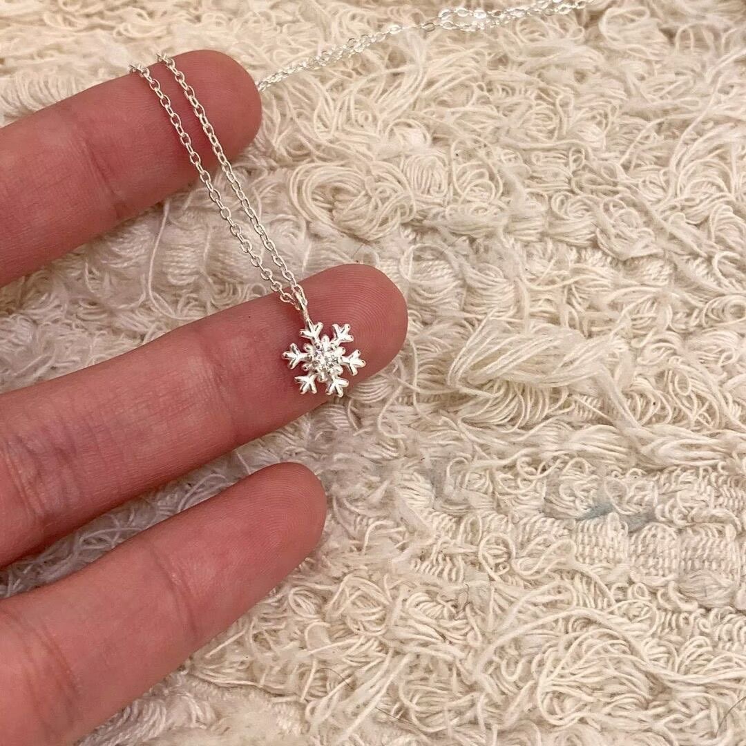 圣诞雪花项链小众ins气质高级感百搭精致颈链轻古送女友生日礼物