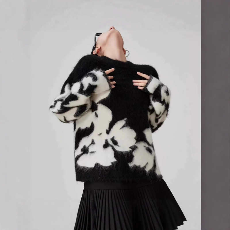 Korean Style Lazy Retro Fashion Smudged Jacquard Pullover Knitwear for Women Autumn and Winter Sweet Style Furry Round Neck Knitwear