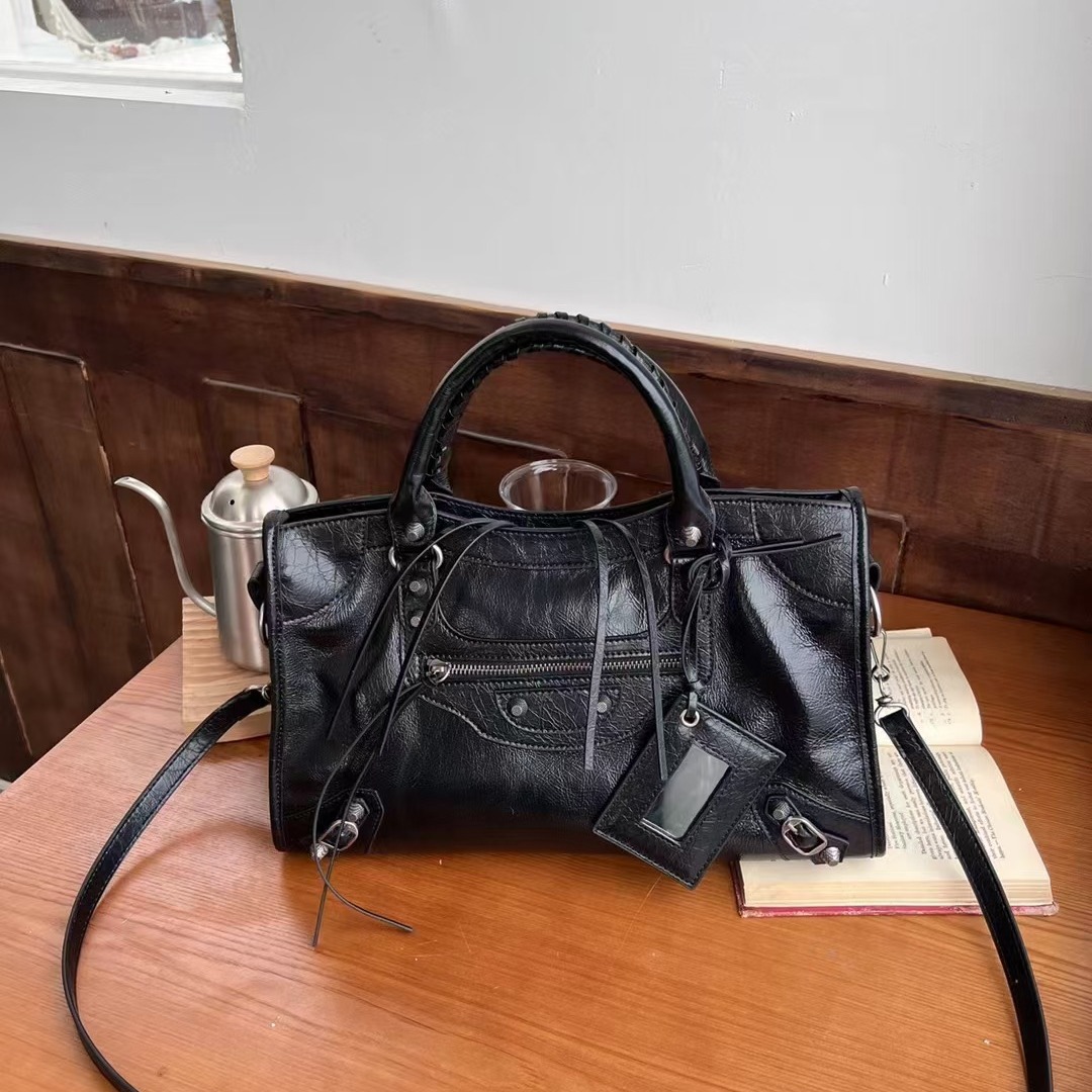 Retro Black Handheld Motorcycle Bag For Women 2024 New Arrival Luxury Fashion Spicy Girl Niche Shoulder Crossbody Bag - Thumbnail 4