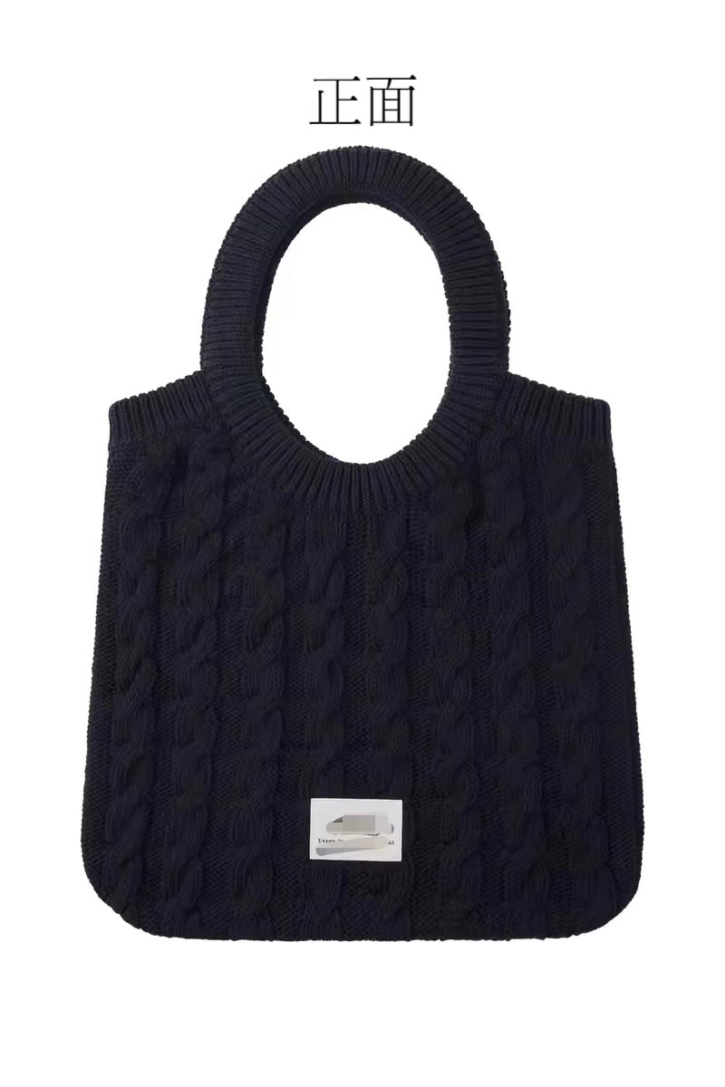 The Korean version of Instagram's niche new women's knitted bag, underarm single-shoulder bag, handbag and tote bag are simple and fashionable Application Scenario