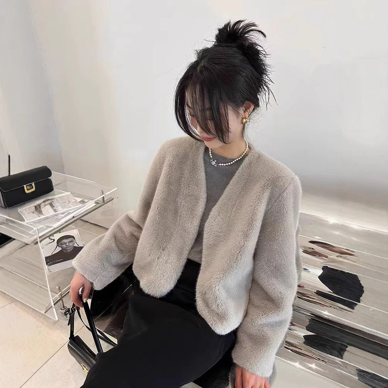 2025 New European Mink Velvet Short Fur Outwear for Women Environmentally Friendly Fur Thickeneded Imitation Mink Fur One-Piece Cardigan Top for Women 2025 New European Mink Velvet Short Fur Outwear for Women Environmentally Friendly Fur Thickeneded Imitation Mink Fur One-Piece Cardigan Top for Women