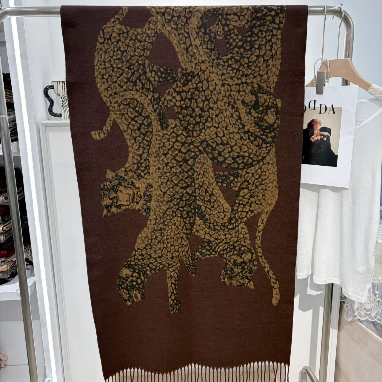 Leopard Print Cashmere Blend Jacquard Long Tassel Shawl High-End Women's Scarf for Autumn and Winter Warmth and Fashion