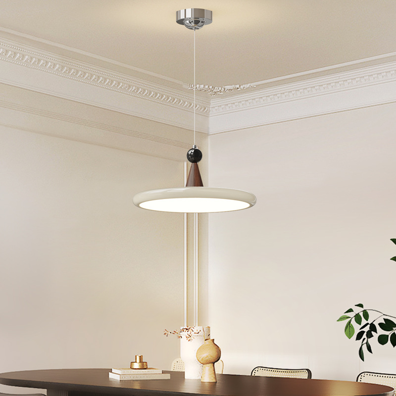 Mesa de comedor dormitorio diseñador francés ambiente sensación de luz comedor bar medieval platillos voladores lujosos estudio candelabros diseño crema